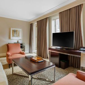 5th Avenue Suite 1 King Bed